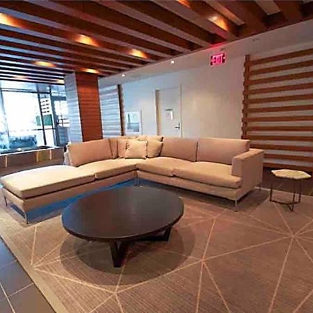 Luxurious Condo In The Center Of Downtown Торонто Экстерьер фото