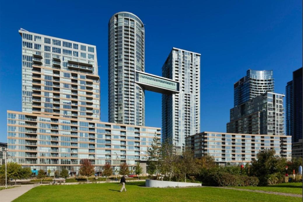 Luxurious Condo In The Center Of Downtown Торонто Экстерьер фото